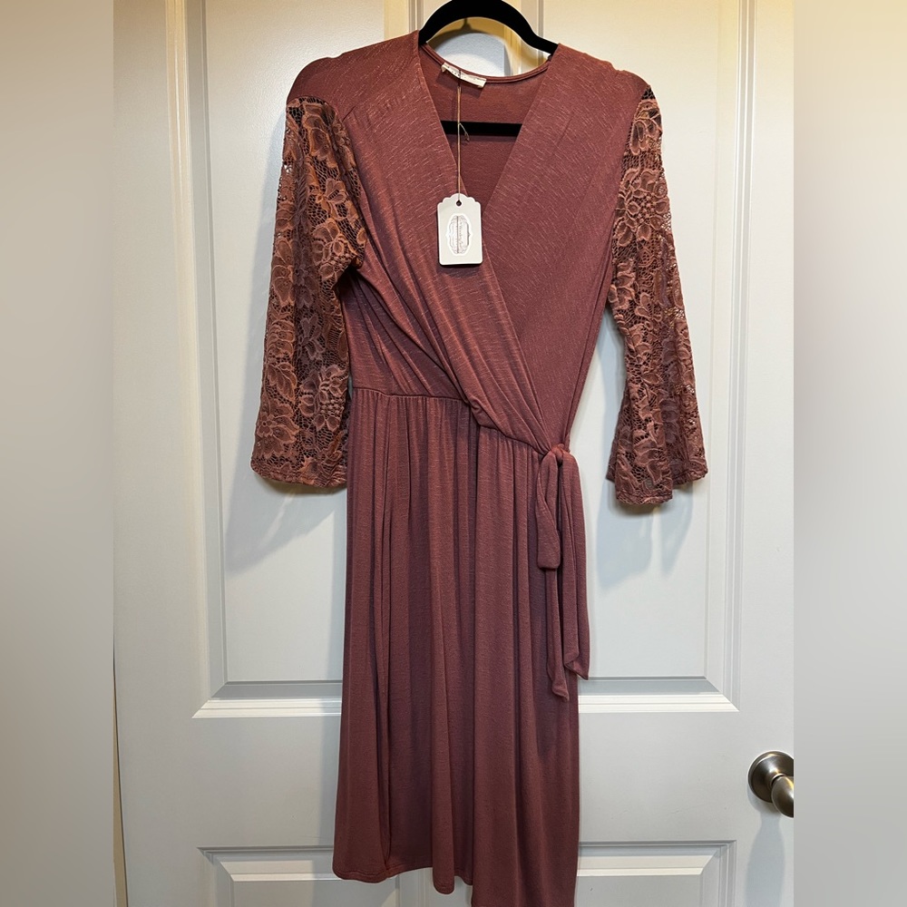 NWT Reborn J dress with cute lace sleeves